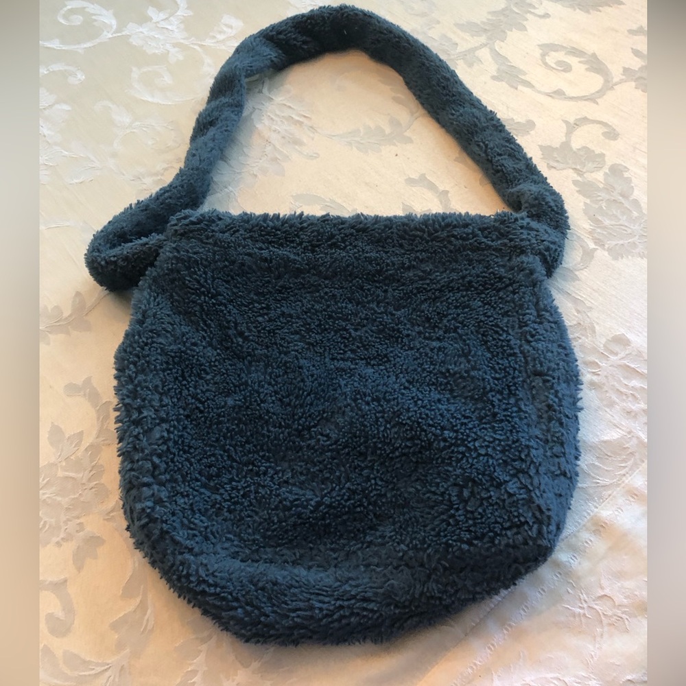 UNIF Faye blue faux fur teddy shoulder/crossbody bag - Picture 11 of 11
